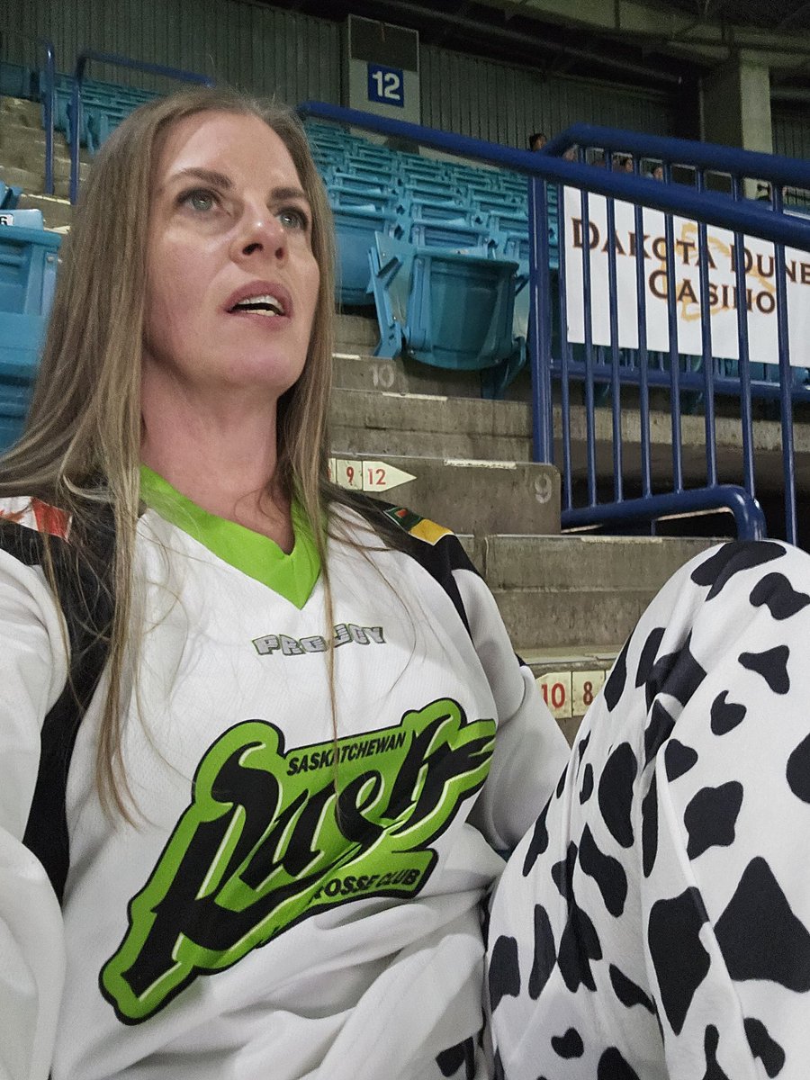 NoRaGretta's tweet photo. Retro night 
Cow pants...check
#saskrush https://t.co/kaExsRMLJt
