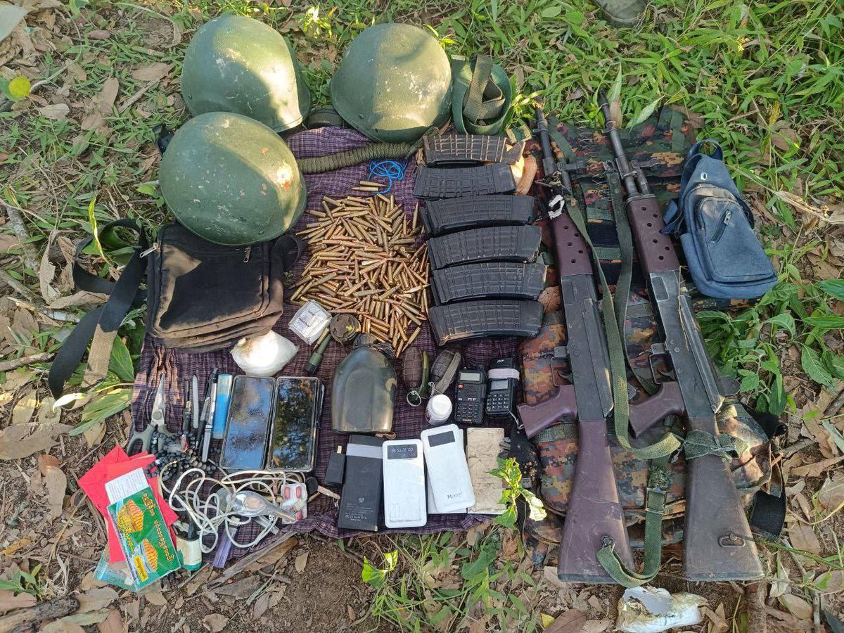 htartha76128693's tweet photo. The People’s Revolution Alliance in Magwe Region on Thursday said it  detained 12 regime troops and killed at least 10 others as it attacked  soldiers fleeing fighting on the Magwe-Rakhine border.
 
Photo: PRA Magway
#WhatsHappeningInMyanmar https://t.co/vMzLhjg9fe
