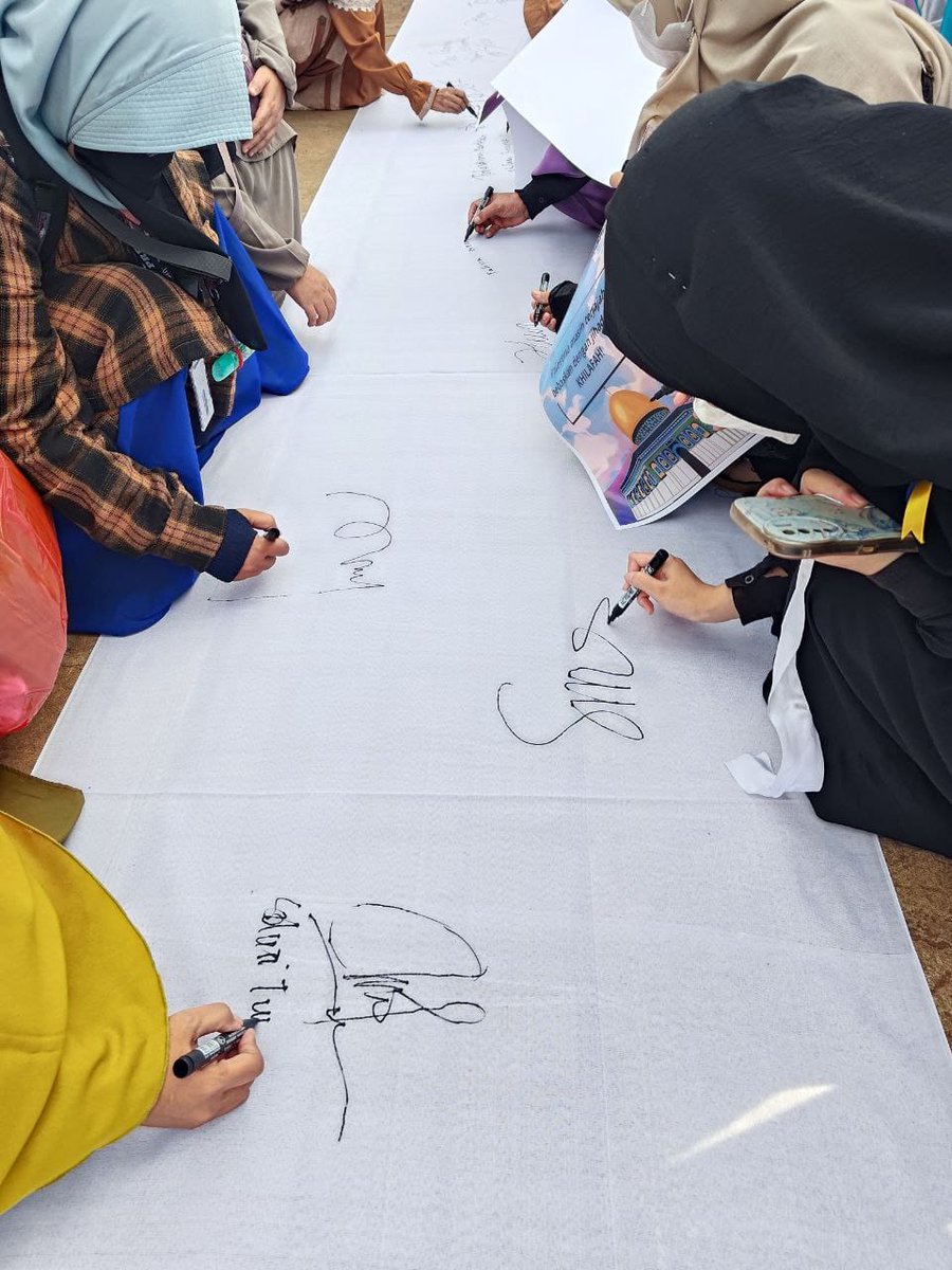 InaFbriant's tweet photo. Ya Allah, Saksikanlah aksi dan pembelaan kami ini....🔥🔥🔥

#AynalMuslimun
#WeNeedKhilafah
#SaveP4lest1ne
#Nisa4Khilafah https://t.co/ISmCs8OgjE