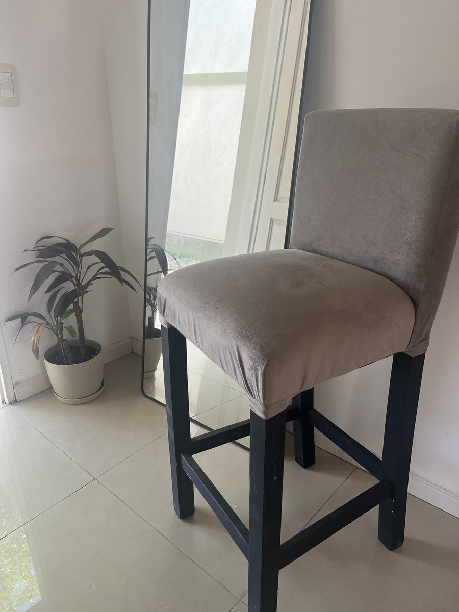 lacandex's tweet photo. Estoy vendiendo estas banquetas 🤑
Son 4 , son de pana y reforzadas. 🪑
$100.000 cada una. ‼️Podemos hablar del precio llevando las 4. 
2 sin uso.
2 con uso desde noviembre. 
✅Medidas: 70cm de alto al asiento. 1.10cm de alto total 
45 cm de profundidad 
🚫NO HAGO ENVÍOS, 
Pilar https://t.co/UcwcwVp4Nn
