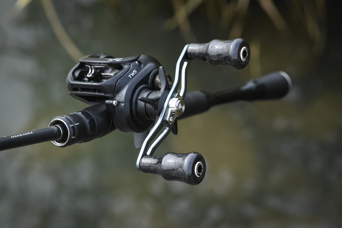 GomexusFishing's tweet photo. ゴメクサス新製品：F24ノブ🎉
一体成型の高品質な鍛造カーボン素材を採用
【一体成型技術】により、パーツ同士の接合部分が存在しないため、構造的に極めて頑丈です。日常使用に耐え、強い力や衝撃にも対応可能🔥
詳しくは：
公式HP：https://t.co/UXyCR9OCf2
 #GOMEXUS
#ゴメクサス https://t.co/aDz4K3mGIW