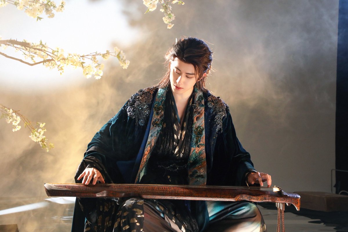 lulujiemi's tweet image. look how ethereal he is
#AoRuipeng #FanYue
#MoonlightMystique