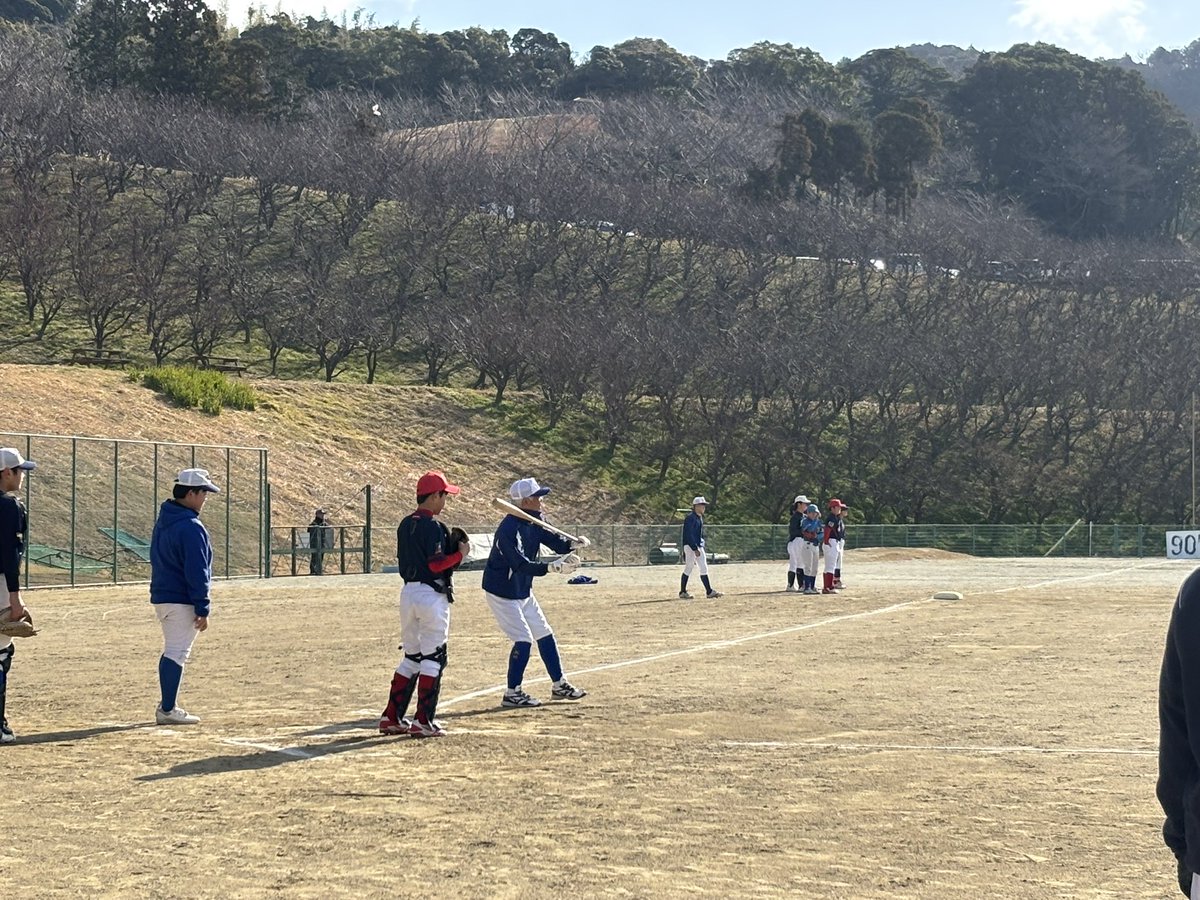 artheryasu's tweet photo. 本日、あんずの里球場で体験入部実施中。30名以上の小学生が参加。ポカポカ陽気で、アップ、キャッチボール、ノック、ピッチング、バッティングといろんな体験できている。

代表からボーイズリーグ組織、北支部、大会、練習、進路のことを説明。
さて、何人が入部してくれるかな？ https://t.co/g1CwaNfVQ0