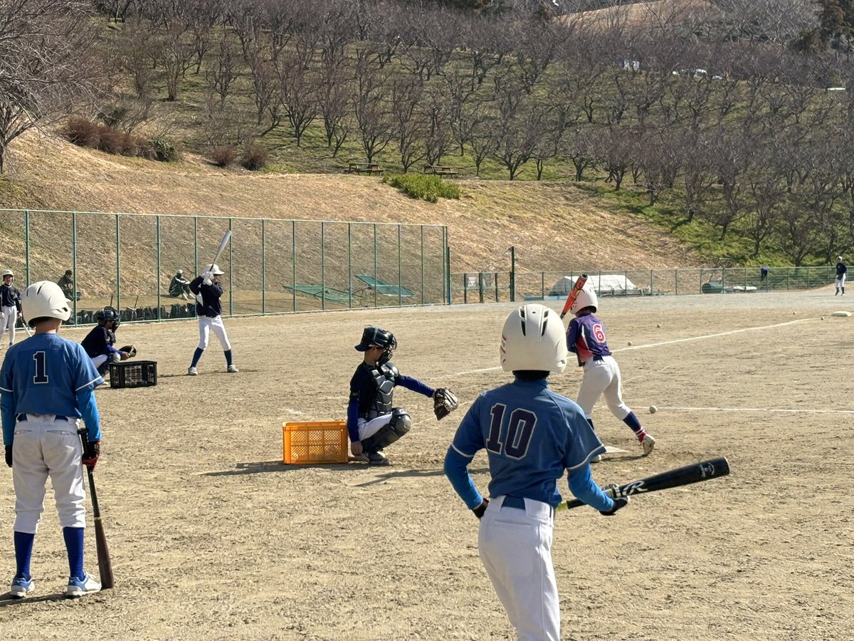 artheryasu's tweet photo. 本日、あんずの里球場で体験入部実施中。30名以上の小学生が参加。ポカポカ陽気で、アップ、キャッチボール、ノック、ピッチング、バッティングといろんな体験できている。

代表からボーイズリーグ組織、北支部、大会、練習、進路のことを説明。
さて、何人が入部してくれるかな？ https://t.co/g1CwaNfVQ0