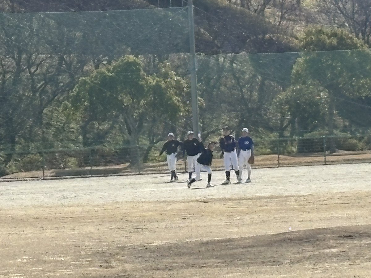 artheryasu's tweet photo. 本日、あんずの里球場で体験入部実施中。30名以上の小学生が参加。ポカポカ陽気で、アップ、キャッチボール、ノック、ピッチング、バッティングといろんな体験できている。

代表からボーイズリーグ組織、北支部、大会、練習、進路のことを説明。
さて、何人が入部してくれるかな？ https://t.co/g1CwaNfVQ0