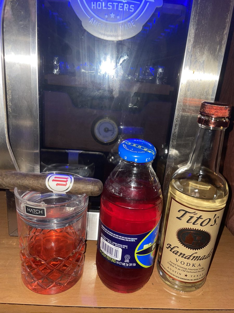 BadboyvsGoodman's tweet photo. You can change the frame but the picture remain the same #LoyaltyLeaf #CigarHorny #CigarLover #LTBL #PeaceofMind #CigarOClock #PSSITA https://t.co/uePlmqFK8u