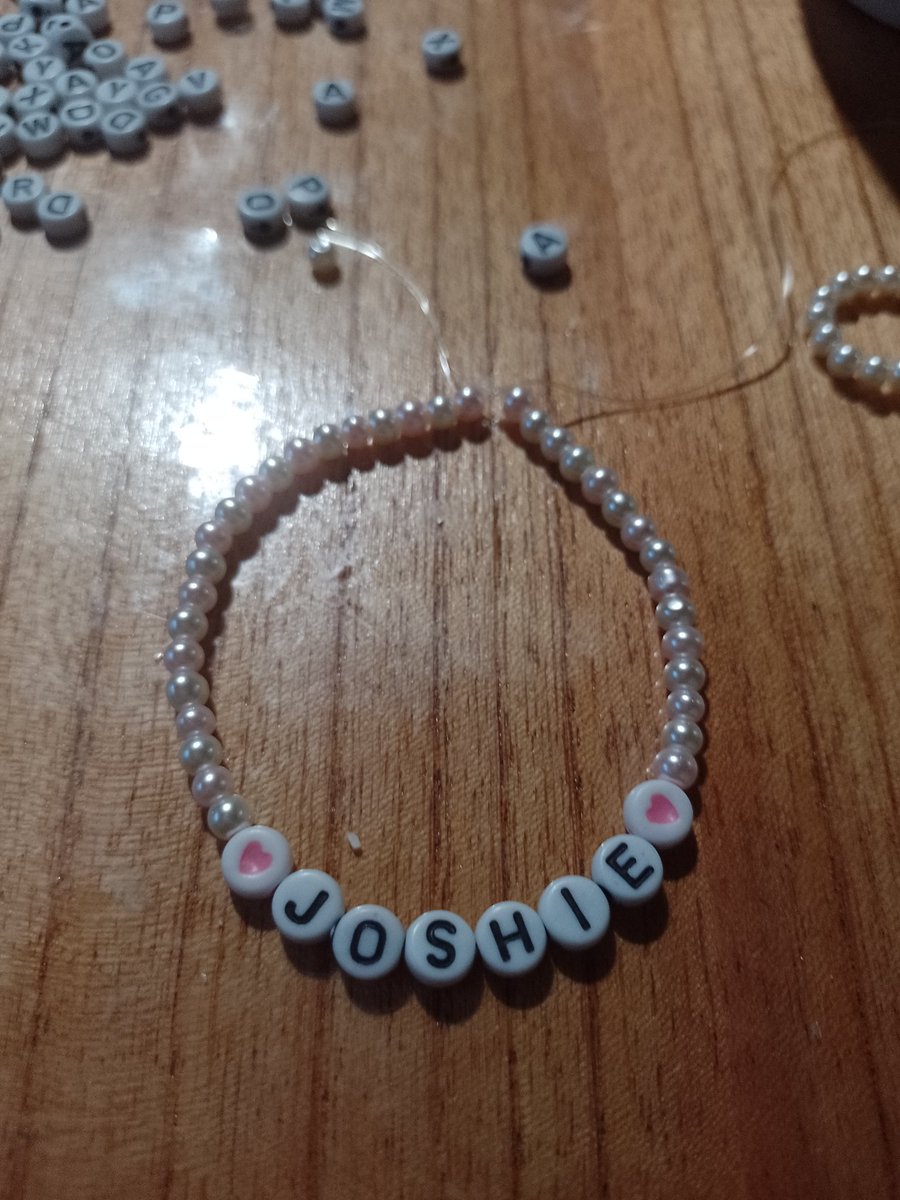 tylerabnormal's tweet photo. @tyIeribs hermana hoy justo hice está pulserita 😭😭😭😭 https://t.co/rzUHha6Pno