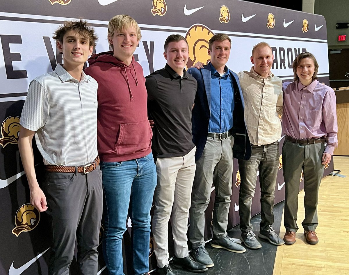 bvbarons_XC's tweet photo. Congrats to Zach Kreft on being inducted into the BV HOF. It was great to see many of his teammates in attendance. https://t.co/vhA7b8YEDj