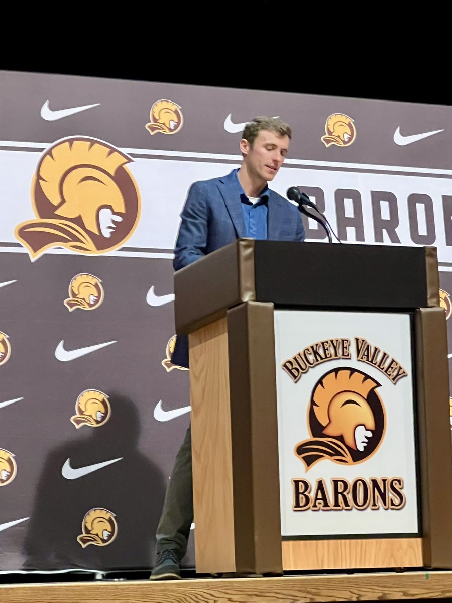 bvbarons_XC's tweet photo. Congrats to Zach Kreft on being inducted into the BV HOF. It was great to see many of his teammates in attendance. https://t.co/vhA7b8YEDj