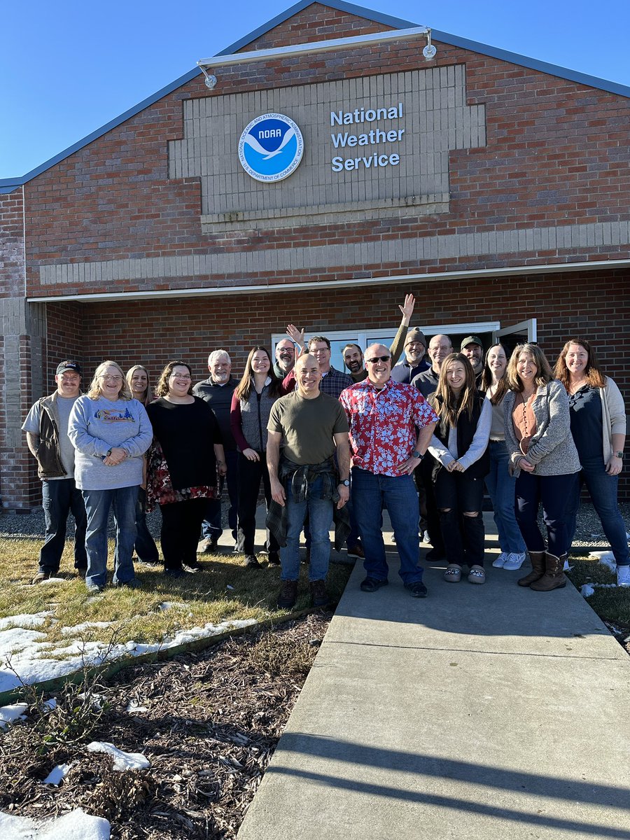 carplips's tweet photo. I just want to say thank you to @NWSSpokane for being the best coworkers and friends I could ever ask for.  I’m going to truly miss all of you folks, but promise I’ll stay in touch. https://t.co/xUfr7GXEz9