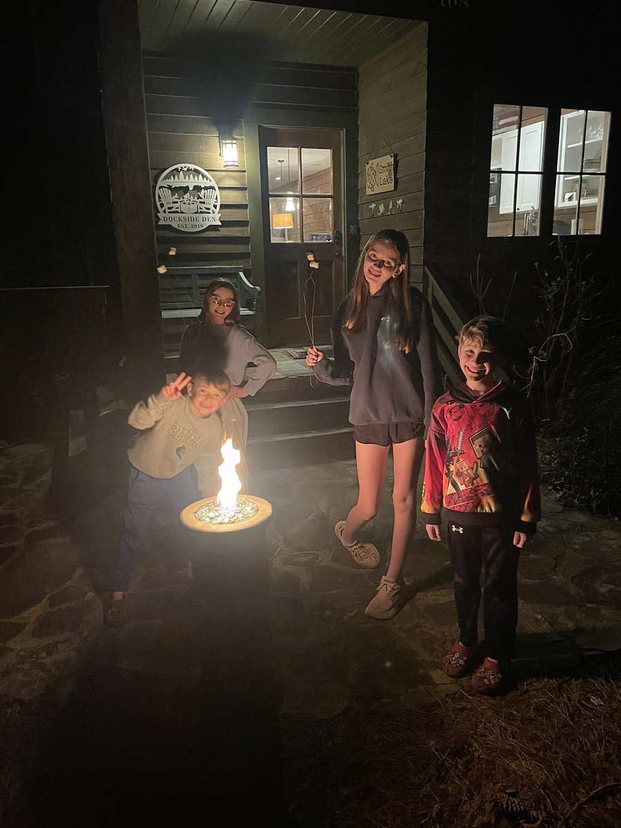 CharlesScribner's tweet photo. #Astronomy and #smores at #SmithLake! Shoutout to @IDADarkSky https://t.co/UhhaXq94A6