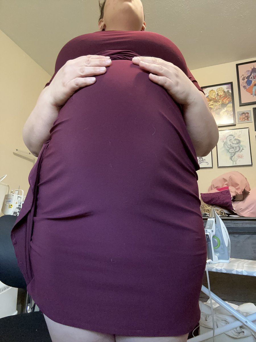 GumGumTum's tweet photo. My dress might be hiding how BLOATED I am… let me show you- https://t.co/jxEgXctyhB