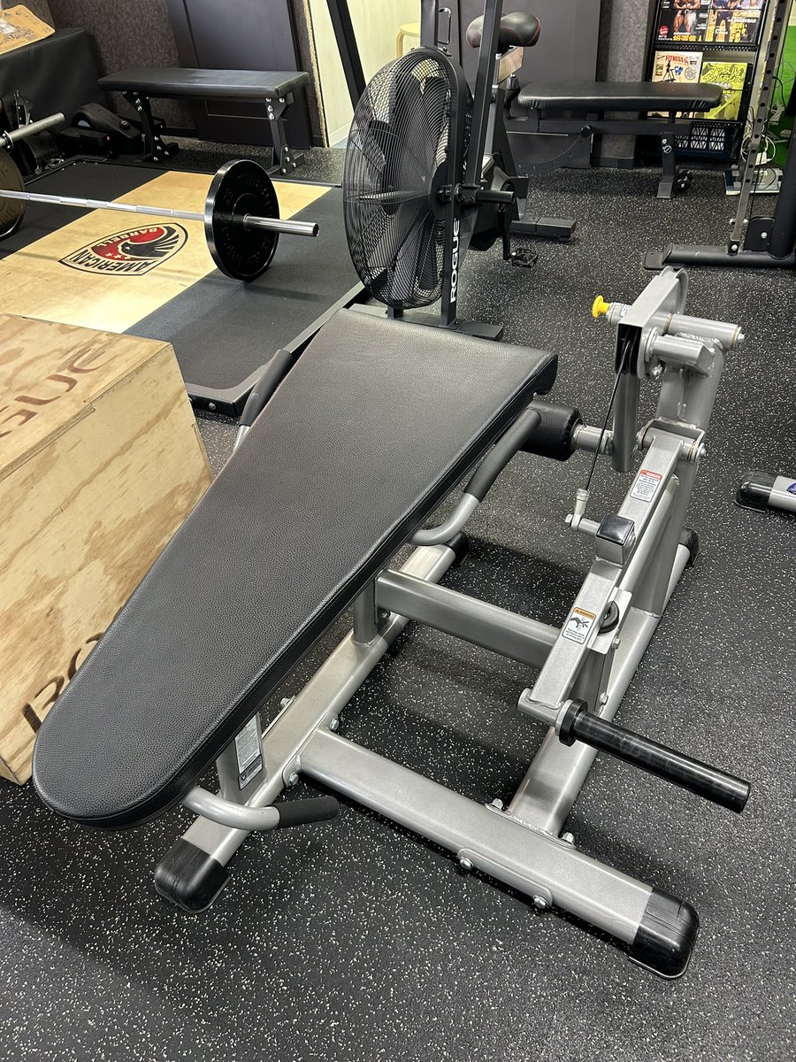 keyfitebisu's tweet photo. 本日はKEYFIT道場にある【レッグエクステンション&amp;プローンレッグカール】のご紹介です！
こちらのマシンは脚のパッドの位置を下にすればレッグエクステンション(大腿四頭筋)
パッドを上にするとレッグカール(ハムストリングス)を鍛えられるマシンとなります💪 https://t.co/h5UcLVUKPT