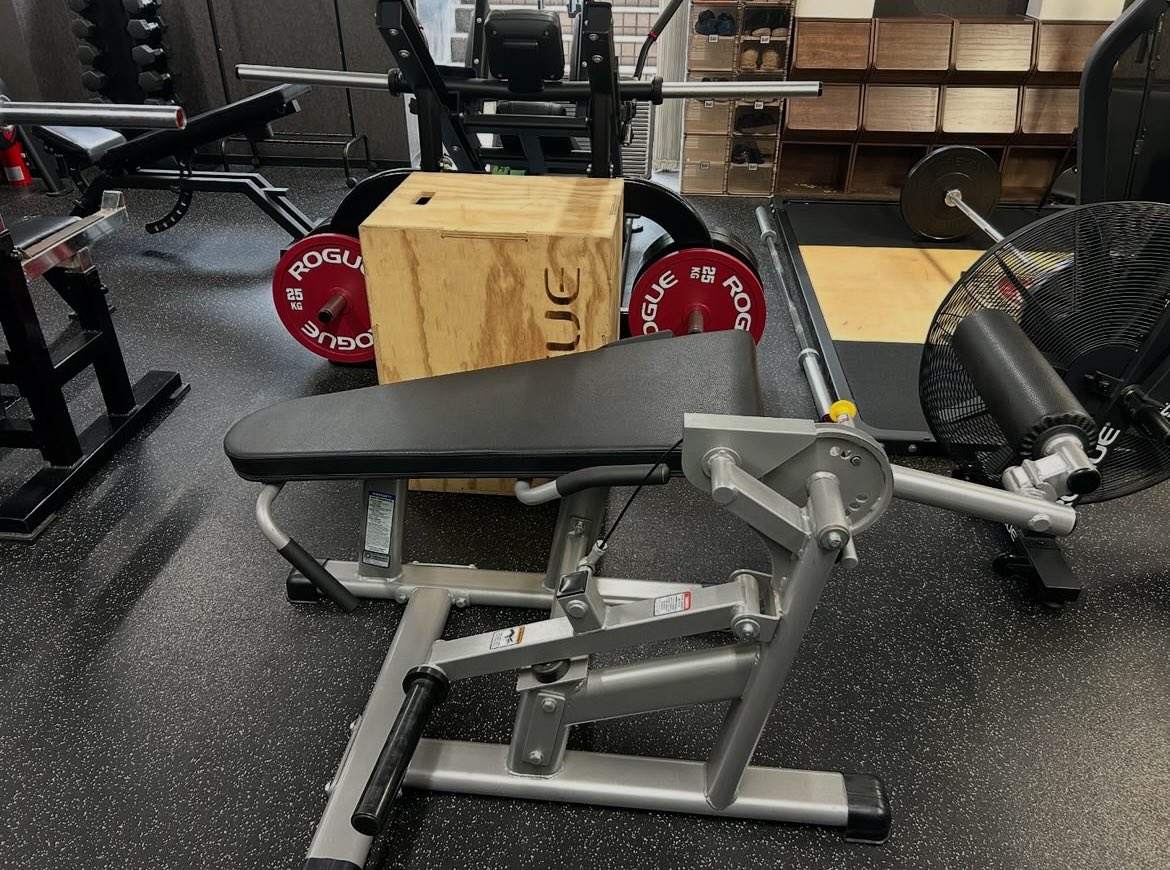 keyfitebisu's tweet photo. 本日はKEYFIT道場にある【レッグエクステンション&amp;プローンレッグカール】のご紹介です！
こちらのマシンは脚のパッドの位置を下にすればレッグエクステンション(大腿四頭筋)
パッドを上にするとレッグカール(ハムストリングス)を鍛えられるマシンとなります💪 https://t.co/h5UcLVUKPT