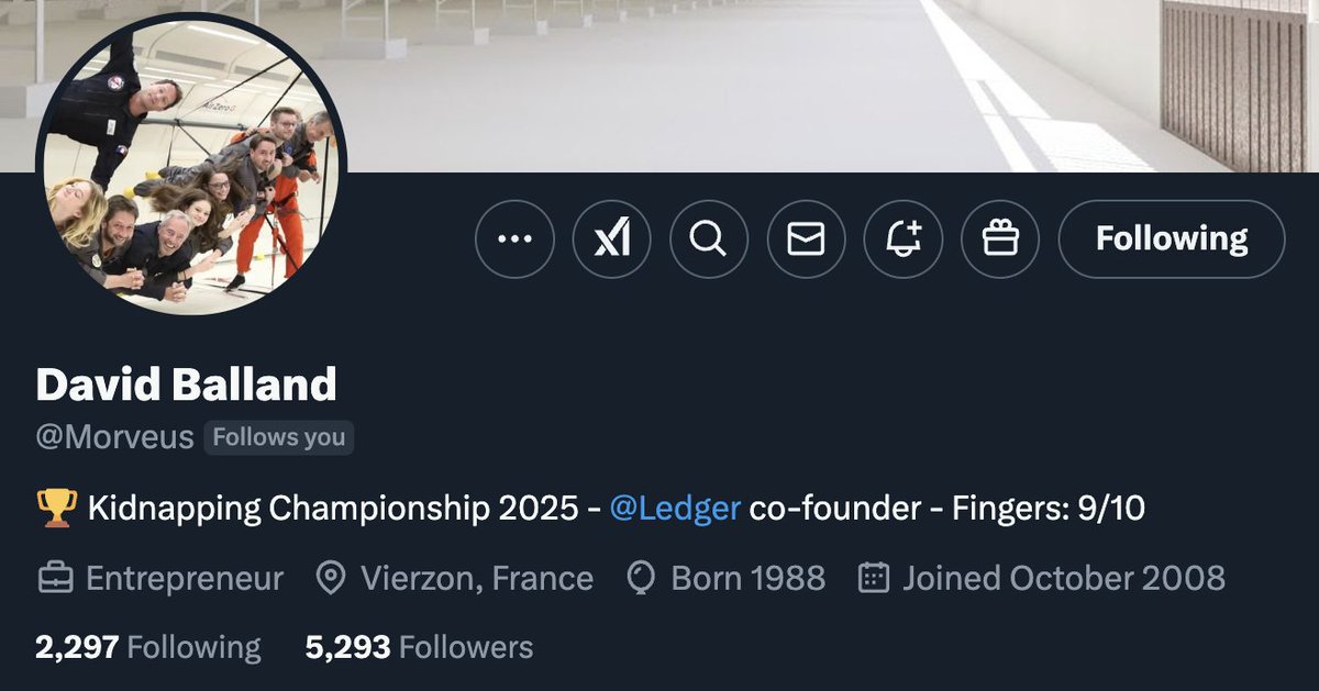 lmaoooooooooooooo holy fuck <a href="/Morveus/">David</a> is my new hero 😭