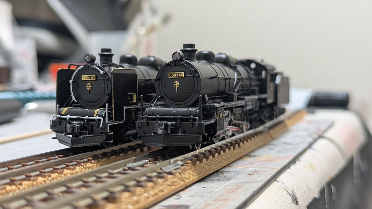 Suhafu32double's tweet photo. マイクロエース A6802
D50 140、入線。
前々からD50がもう1両欲しいと思っていたところで安く見つけたので購入。そしてデフなしが欲しいとも思っていたため、デフを撤去。

それだけでもだいぶ印象が変わりました。貨物列車や普通列車、特急の後補機で活躍させていきます。 https://t.co/laDqOL1Hb9