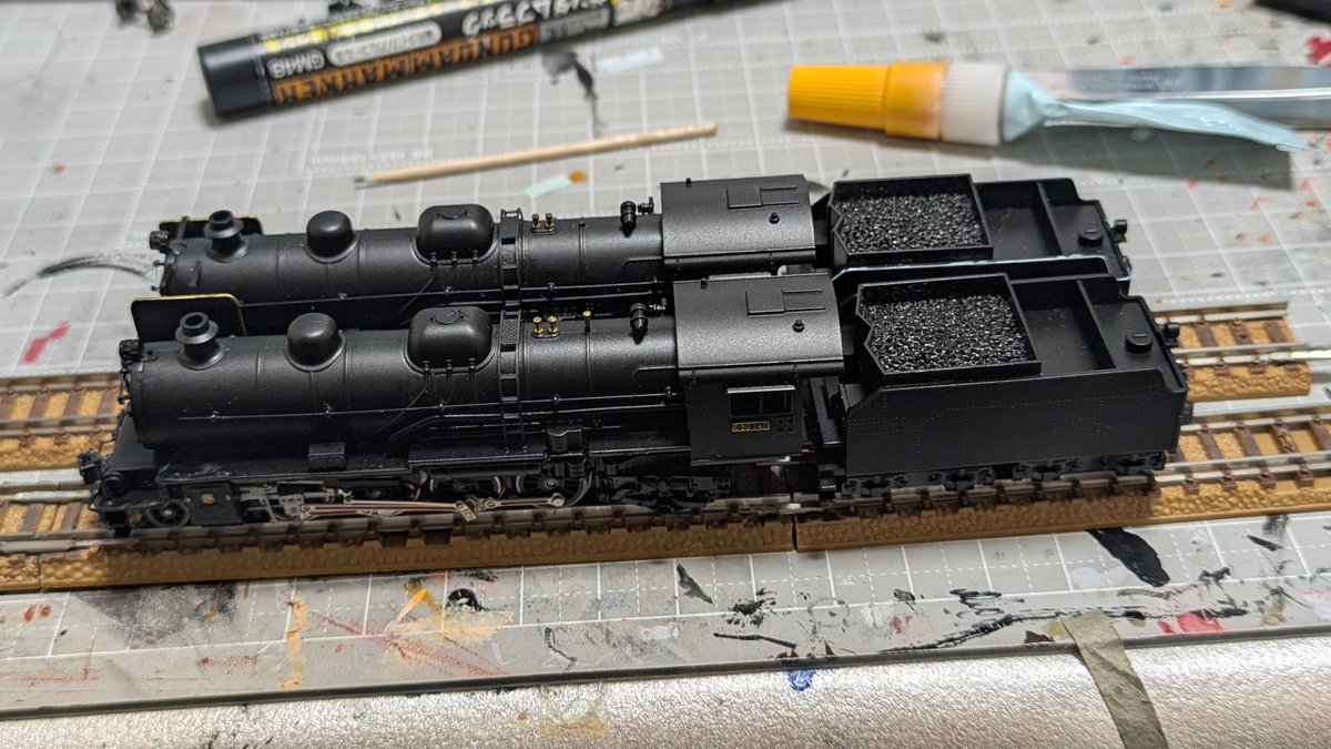Suhafu32double's tweet photo. マイクロエース A6802
D50 140、入線。
前々からD50がもう1両欲しいと思っていたところで安く見つけたので購入。そしてデフなしが欲しいとも思っていたため、デフを撤去。

それだけでもだいぶ印象が変わりました。貨物列車や普通列車、特急の後補機で活躍させていきます。 https://t.co/laDqOL1Hb9