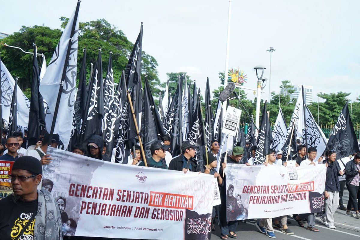 Ryniochaa's tweet photo. Ya Allah, Saksikanlah aksi dan pembelaan kami ini....🔥🔥🔥

#AynalMuslimun #WeNeedKhilafah #SaveP4lest1ne https://t.co/U8Q5ThTwBm