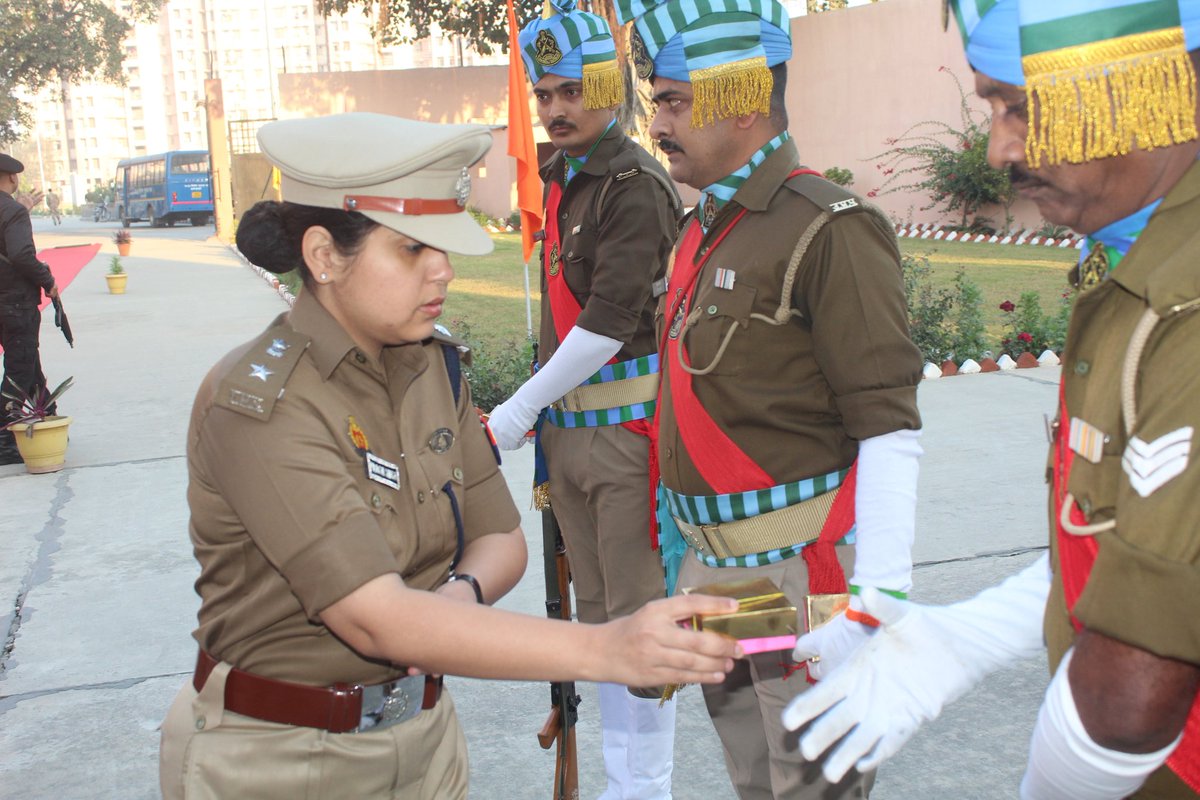 co32pacup's tweet photo. गणतंत्र दिवस 2025 के अवसर पर सेनानायक महोदया सुश्री प्राची सिंह के कुशल नेतृत्व में आयोजित भव्य समारोह ने देशभक्ति और गौरव की अद्भुत झलक प्रस्तुत की। आपका नेतृत्व पीएसी बल और राष्ट्र के लिए प्रेरणास्त्रोत है। जय हिंद! @adgpacup @Uppolice @prachiIPS https://t.co/M55D8SEbyo