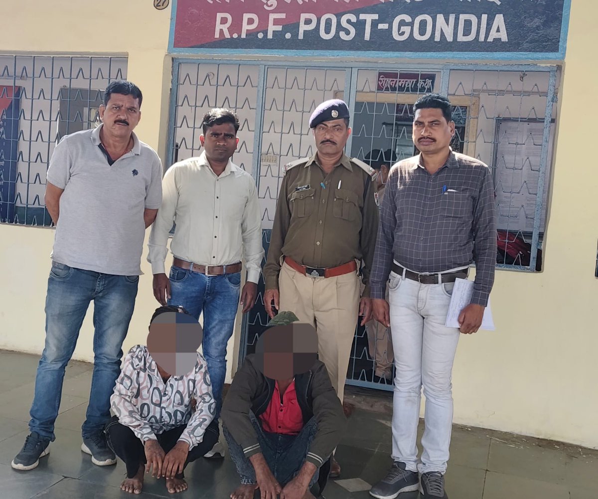 rpfsecrnag's tweet photo. @RPF_INDIA @DCARYA1967 @rpfsecrhq @secrail
#OperationYatriSuraksha
#RPF मंडल टास्क टीम नागपुर व गोंदिया के अधिकारी/बल सदस्यों ने रेलवे स्टेशन परिक्षेत्र मे दो पॉकेटमार को पकड़ा। अग्रिम विधिवत कार्यवाही हेतु जीआरपी गोंदिया को सुपुर्द किया गया। https://t.co/8jroSqanY2