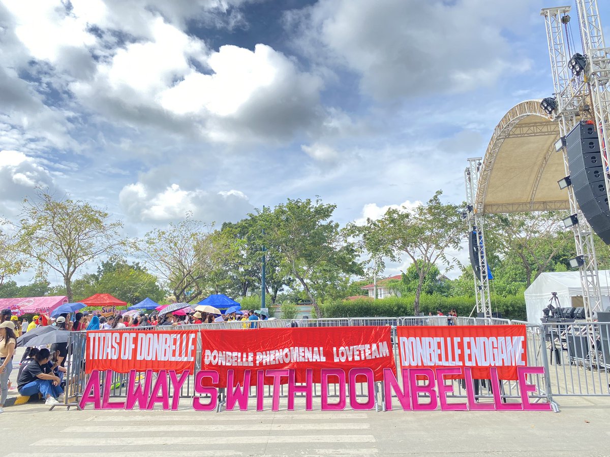 titasofdonbelle's tweet photo. Our very own “Always with DonBelle” LED letters are here at Dinagyang Kapamilya Karavan. 🥰

See you all on Java Road, Festive Walk Iloilo. 

#DonBelle 
#AlwaysWithDONBELLE https://t.co/bKZL8cZLxJ