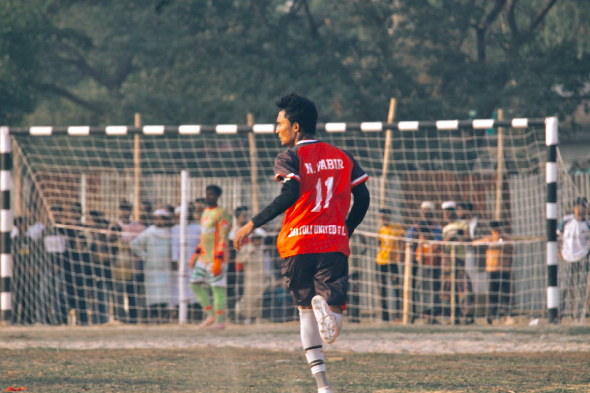 TechnicalShaker's tweet photo. Jamtoli Unity Football Club: We may be small, but we're mighty. Don't underestimate our determination to win. #footballplayer #footballskills #jamtoli #footballseason #Rohingya https://t.co/iId53o17S9