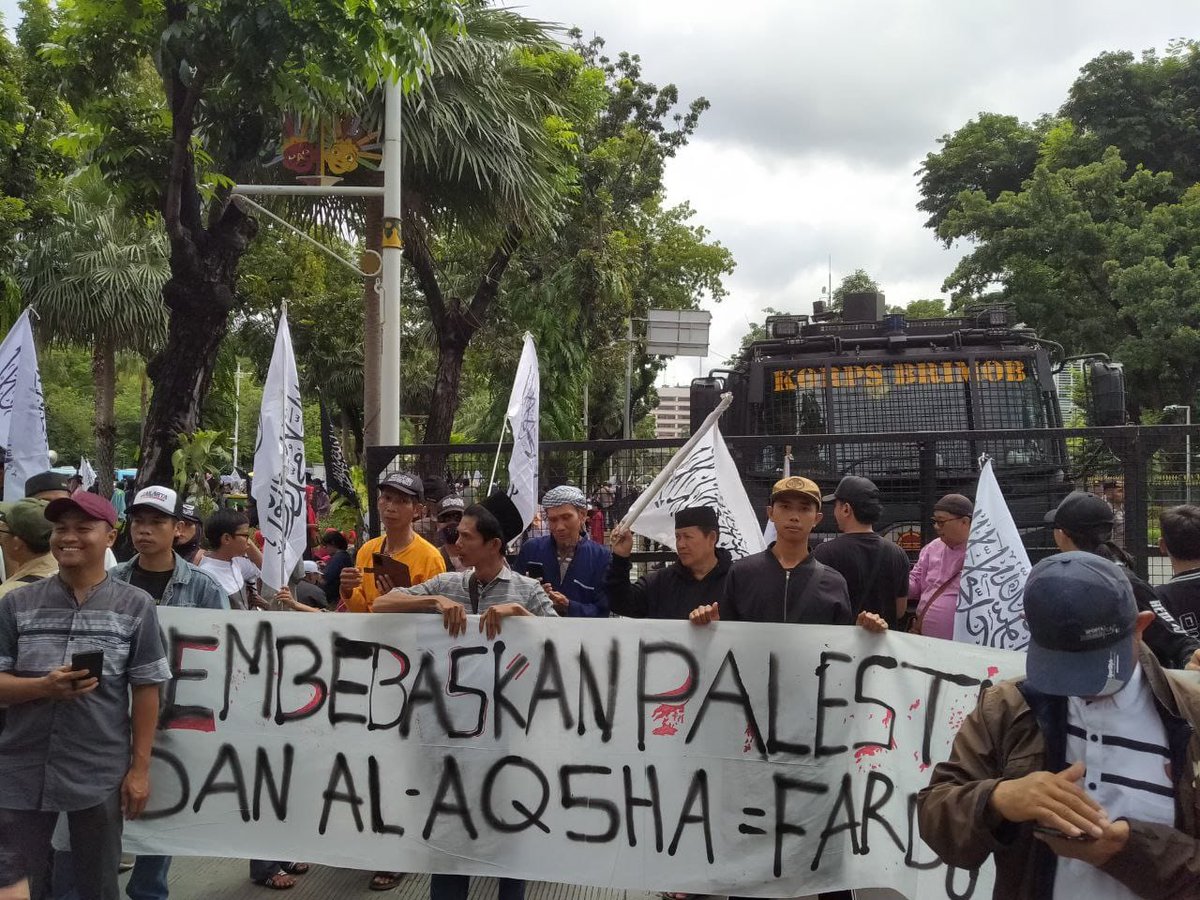 apud_jadid's tweet photo. Pembebasan Palestina dan Al Aqsha: Fardhu  'Ain 

#AynalMuslimun #WeNeedKhilafah #SaveP4lest1ne @AynalMuslimun https://t.co/ARjiYfOiUM