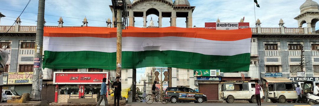 भारत को लोकतान्त्रिक गणराज्य के रूप में स्थापित करने हेतु अपना योगदान देने वाले समस्त महापुरुषों, महान विभूतियों, वीर-वीरांगनाओं और अमर शहीदों को कोटिशः नमन।
 हम सभी के लिए यह गणतंत्र दिवस, शुभ, मंगलमय, श्रीप्रदायी हो।
#गणतंत्र_दिवस_की_शुभकामनाएं