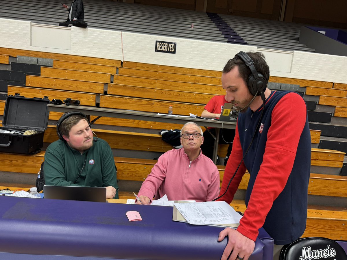 KHS_SID's tweet photo. Huge shout out to Kokomo assistant coaches Jason Smith and LaBradford Sebree for leading the Kats to a pair of victories this weekend. Job well done! #OnwardKokomo #LegacyMatters ❤️💙🏀

@Kats_Principal @KHS_LadyKats @WildkatBBall @KHS_AD @MemorialManiac_ @BarstoolKokomo @KokomoSchools @BGaskinsKT @ChrisLowry_PBP @deverhart00 @JayStephens07 @IndSportsTalk @JohnRHarrell @KyleNeddenriep @gregrakestraw @NCCBarstools