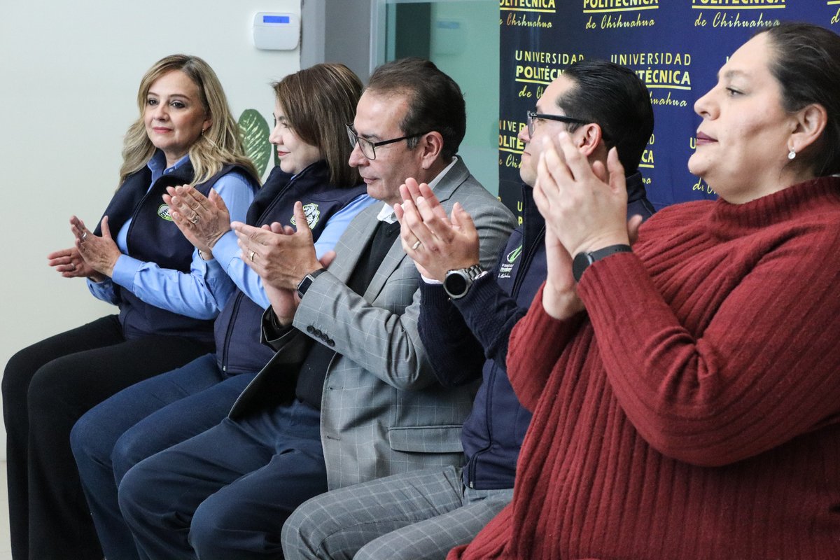 CorresponsalsMX's tweet photo. #NoticiasChihuahua 

🥤La #JCAS inauguró una planta purificadora en la Universidad Politécnica de #Chihuahua, en beneficio de más de mil personas que utilizan el espacio educativo.

🚰Dato: Con este proyecto, la comunidad universitaria ya no necesita adquirir garrafones o botellas de agua.

@GobiernoEdoChih 

Información completa en el enlace.⬇️

https://t.co/GWBc6NFPKS