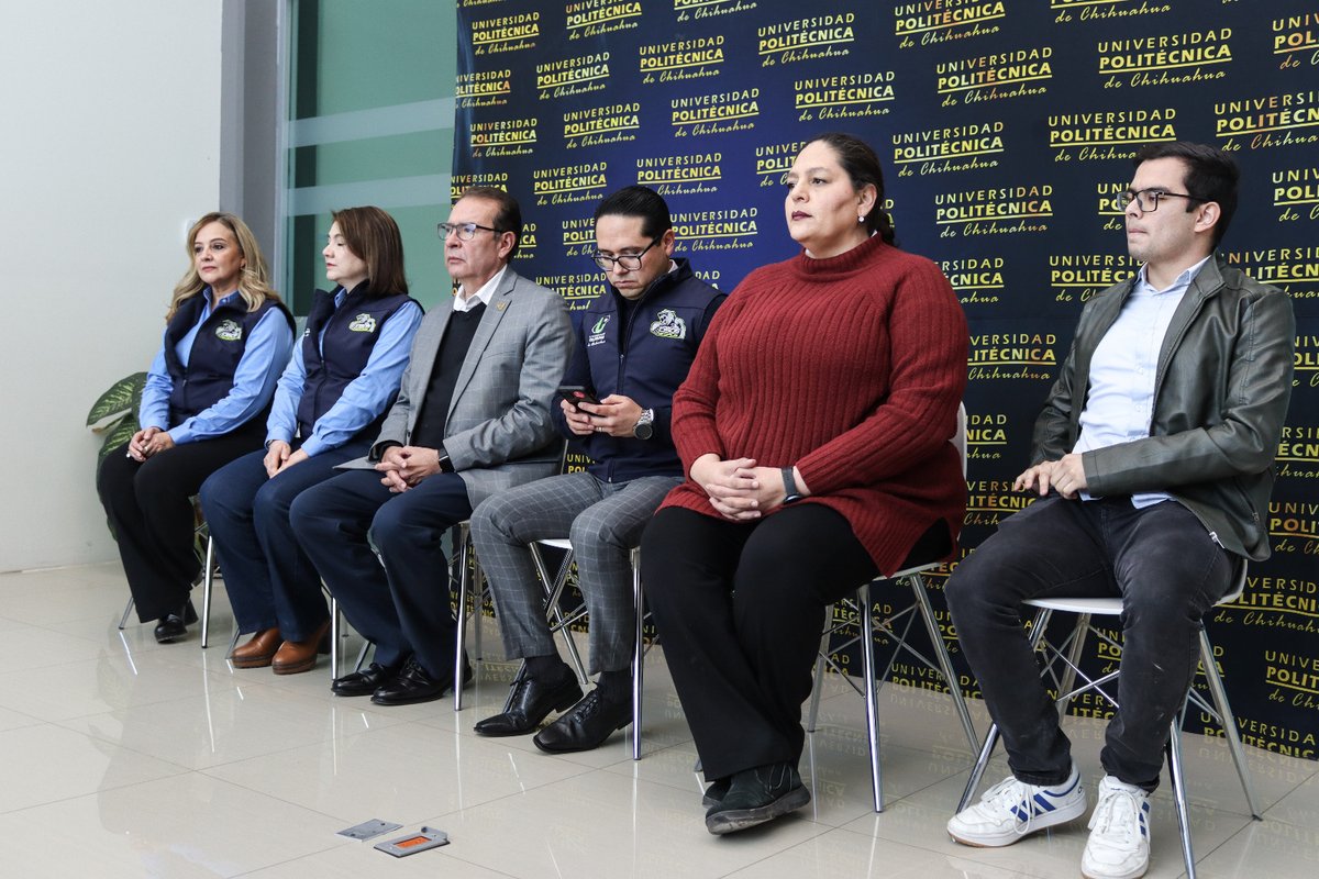 CorresponsalsMX's tweet photo. #NoticiasChihuahua 

🥤La #JCAS inauguró una planta purificadora en la Universidad Politécnica de #Chihuahua, en beneficio de más de mil personas que utilizan el espacio educativo.

🚰Dato: Con este proyecto, la comunidad universitaria ya no necesita adquirir garrafones o botellas de agua.

@GobiernoEdoChih 

Información completa en el enlace.⬇️

https://t.co/GWBc6NFPKS