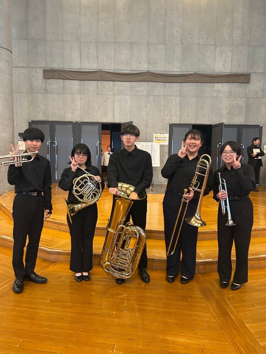 YU_tech_wind's tweet photo. 新年あけましておめでとうございます！✨

私たち吹奏楽団は、12月に米沢おしょうしなRCクリスマスパーティ、アンサンブルコンテストに出演しました！🙌

本選の木管六重奏は、銀賞をいただきました。

 #山形大学工学部  #米沢女子短期大学  #米沢栄養大学  #吹奏楽 https://t.co/soiyoIt1SF