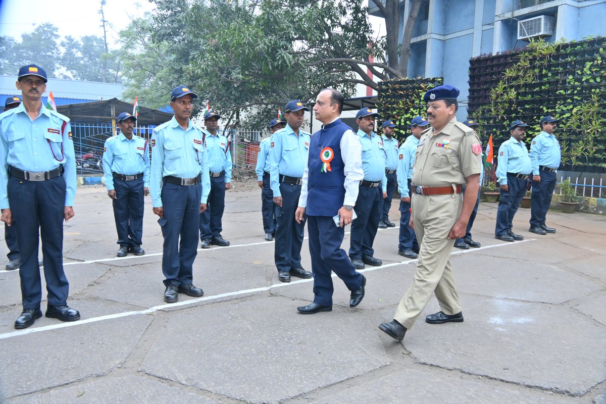 TalcherArea_MCL's tweet photo. Celebration of 76th Republic Day at Talcher Area was done by unfurling of National Flag and parade inspection by Sri. K B Choudhury, General Manager, Talcher Area,  in presence of employees and union representative.
@mahanadicoal https://t.co/ywh93ZFPQI
