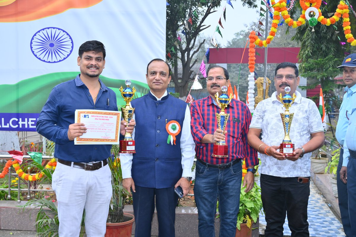 TalcherArea_MCL's tweet photo. Best Employee (MR &amp; DR) &amp; Executive awards of GM Unit, Talcher Area were given on the occasion of 76th Republic Day. 
Best Employee (DR) - Sri. Bapuji Bisoi, Cat-I.
Best Employee (MR) - Sri. Prasanna Sahoo, DEO.
Best Executive - Sri. B D Behera, SO (E&amp;M).
@mahanadicoal https://t.co/lS3SssC779