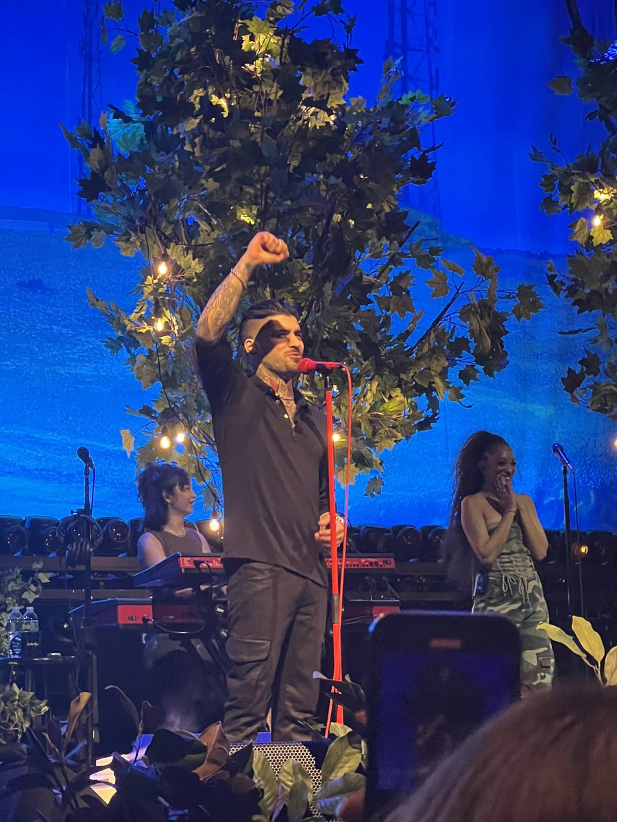 zjmposts's tweet image. MY SHAYLAAA