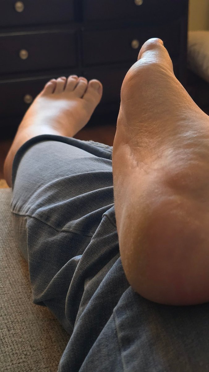 rainbrobear's tweet photo. I need a sugar daddy that will help me get a weekly pedicure. Who's down? https://t.co/ihFJ967Bgh