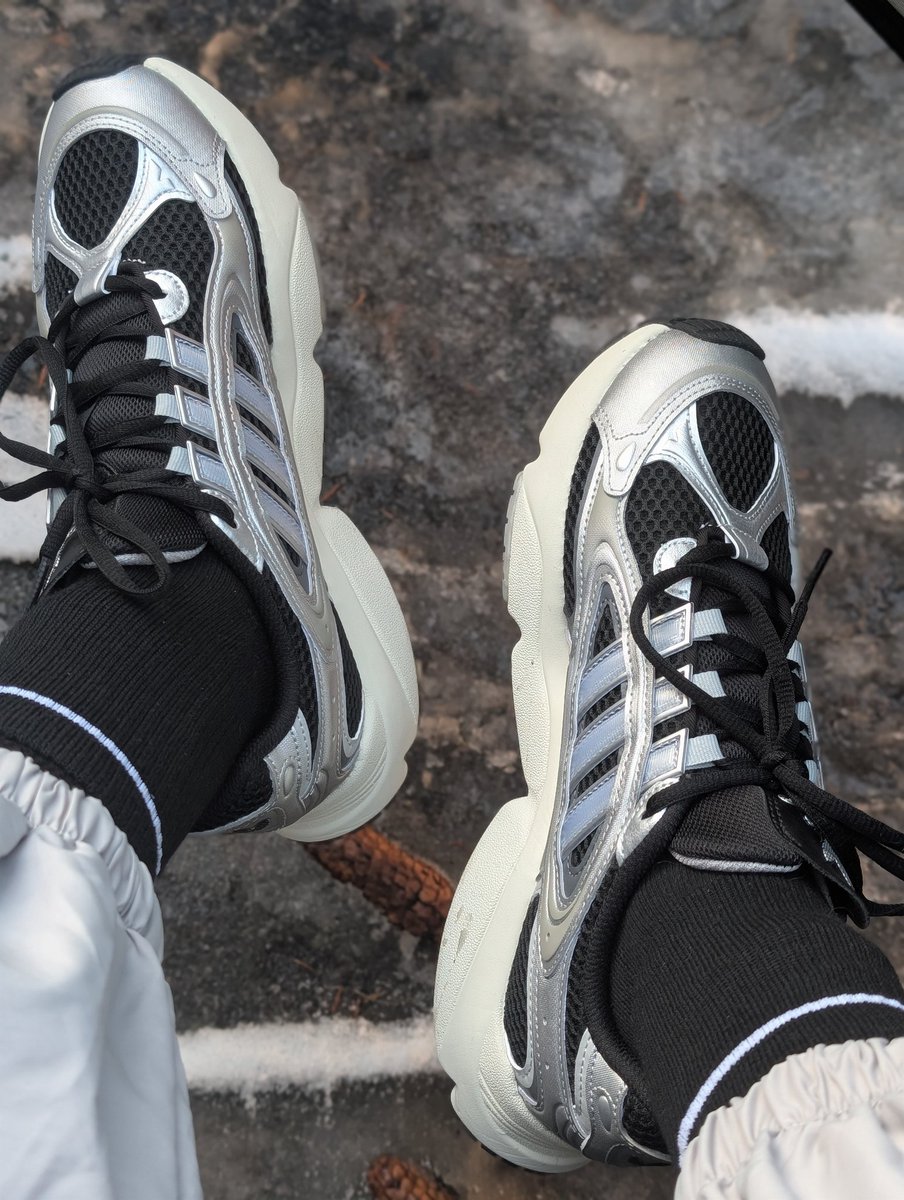 amcmath04's tweet photo. Saturday! #KOTD #Adidas #Ozmillen #undssaturday #ashwithkicks #respectherstyle #thesolefirm #girlswithkicks #sneakersisterhood #queensofsole #wearyourkicks #yourkicksaredope https://t.co/V98tTDiEN8
