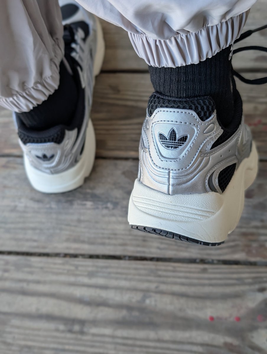 amcmath04's tweet photo. Saturday! #KOTD #Adidas #Ozmillen #undssaturday #ashwithkicks #respectherstyle #thesolefirm #girlswithkicks #sneakersisterhood #queensofsole #wearyourkicks #yourkicksaredope https://t.co/V98tTDiEN8