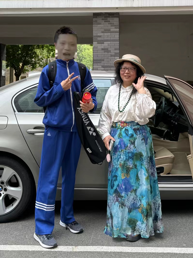 校服控 tweet media