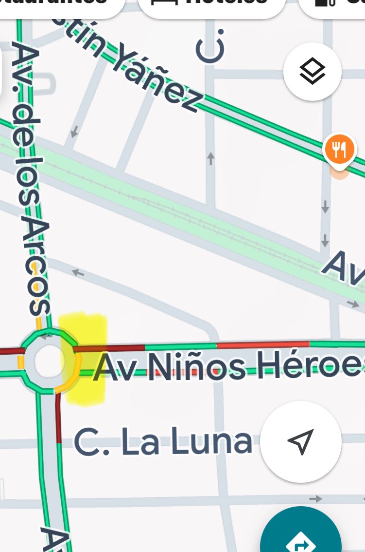 Melomanojc's tweet photo. Alguna vez quizás salvaron vidas… pero ahora estorban…

Fieles bolardos dañados por la impericia ciudadana.

¿Quién no está haciendo su trabajo eficazmente? Los que cobran el daño, los que reparan el daño ¿quién?

@GuadalajaraGob 
@JaliscoVial 
@PoderAG_Jal https://t.co/oHX46dhrDU