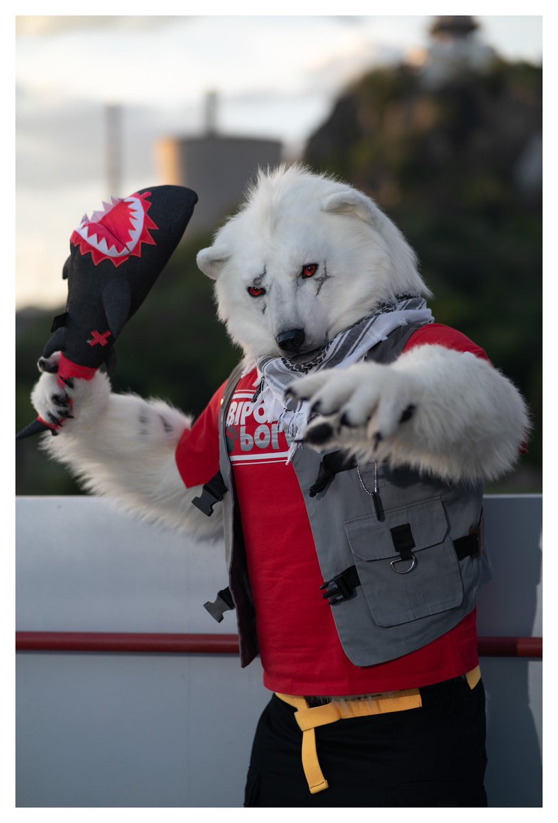 Fish! And bear’s paw! I have them all!
#fursuit #bear