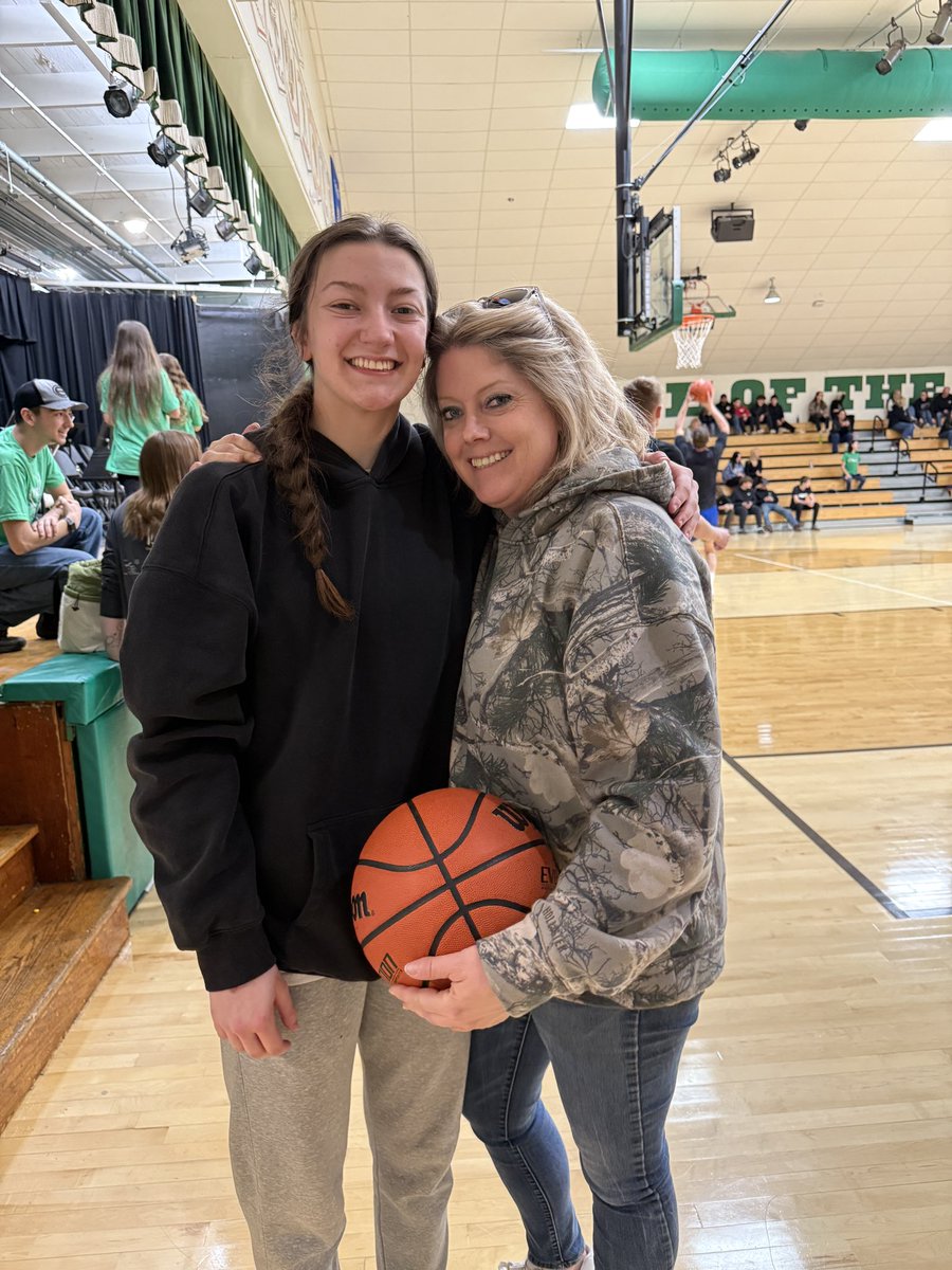 RickSemmler's tweet photo. This is pretty cool. North Central senior Jalyn Davidson tonight set the new record for most assist in Sullivan County girls basketball history with 518 breaking the old mark set by her mom Angel Lamb Davidson. https://t.co/Bxl123lZGi