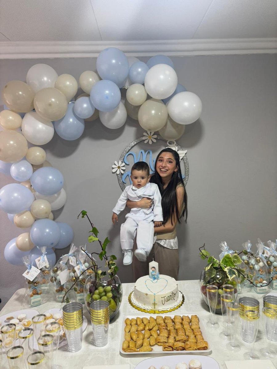 ShNaths's tweet photo. Mi angelito 
Como le quiero a mi gordito https://t.co/iUxDvMMPmG