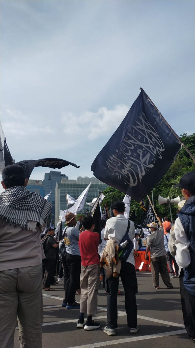 abu_afika's tweet photo. Ya Allah turunkanlah pertolongan-Mu agar umat Islam bisa bersatu kembali dan membebaskan Palestina. Aamiin #AynalMuslimun #WeNeedKhilafah #SaveP4lest1ne https://t.co/8OzitJIV16