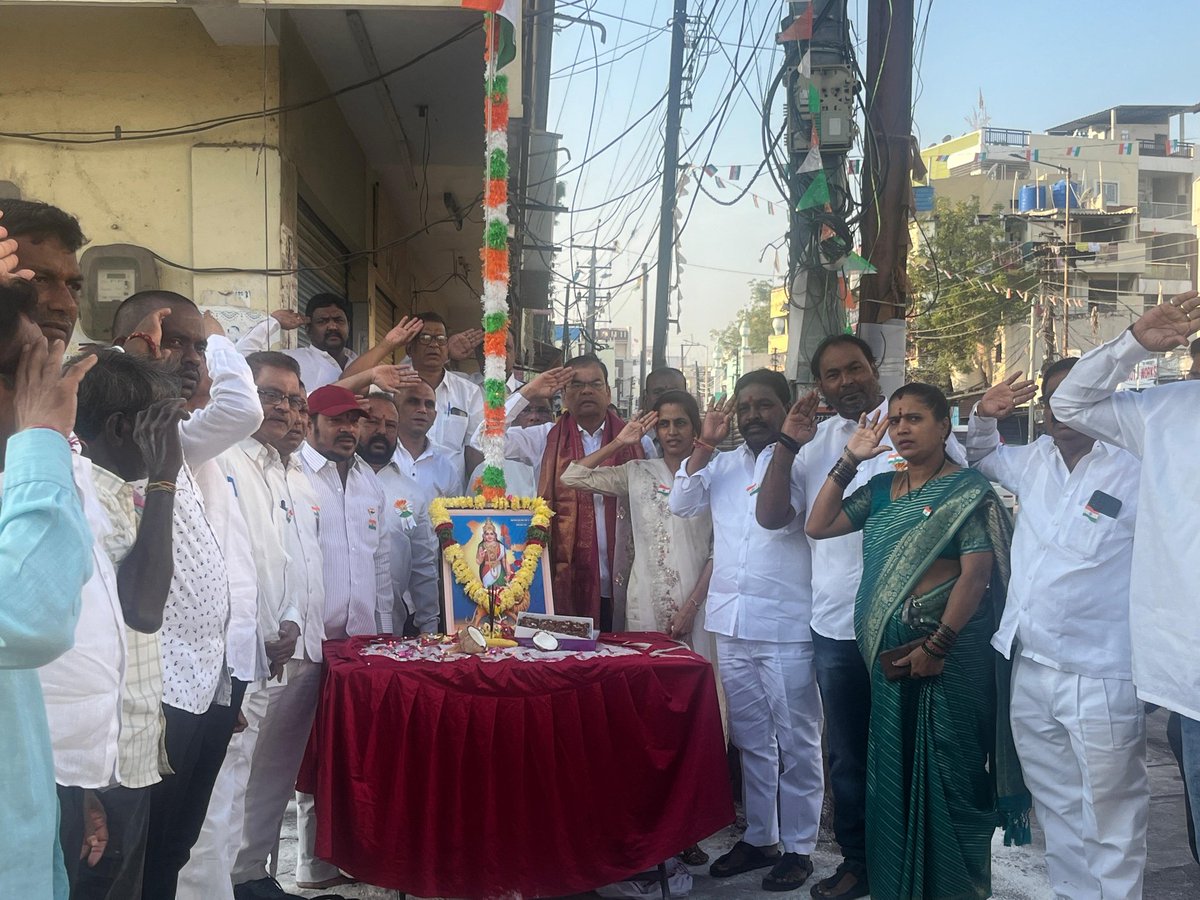 sirishabrs's tweet photo. గణతంత్ర దినోత్సవం సందర్భంగా అంబర్‌పేట్ నియోజకవర్గంలోని కాచిగూడ బిఆర్‌ఎస్ ఆఫీస్ మరియు వివిధ ప్రదేశాలలో బిఆర్‌ఎస్ కాచిగూడ ఇంచార్జి Dr.బి శిరీష ఓం ప్రకాష్ జాతీయ జెండాను ఆవిష్కరించారు #RepublicDay 

@ https://t.co/WMEddYC2M7