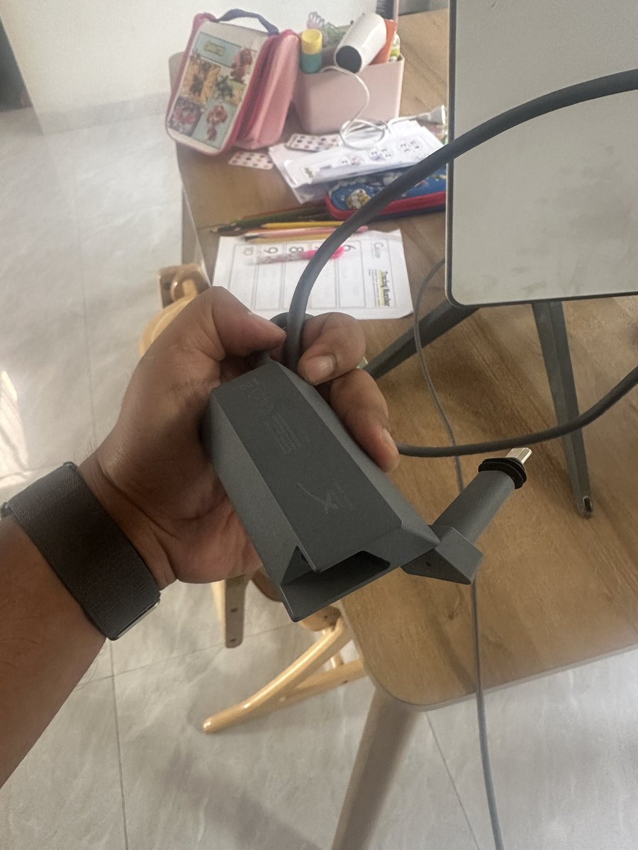 athaghafur's tweet photo. @ezash Starlink Gen 2 + Adaptor Ethernet
Nggak terpakai krn jarang di rumah. 

Spesifikasi ada di gambar..

Harga 4.5juta nego tipis
COD only bandung, lihat barang sekalian pindah akun.. 

Minat PM 😁 #KhilafClubJanuari https://t.co/q1oERdQReo