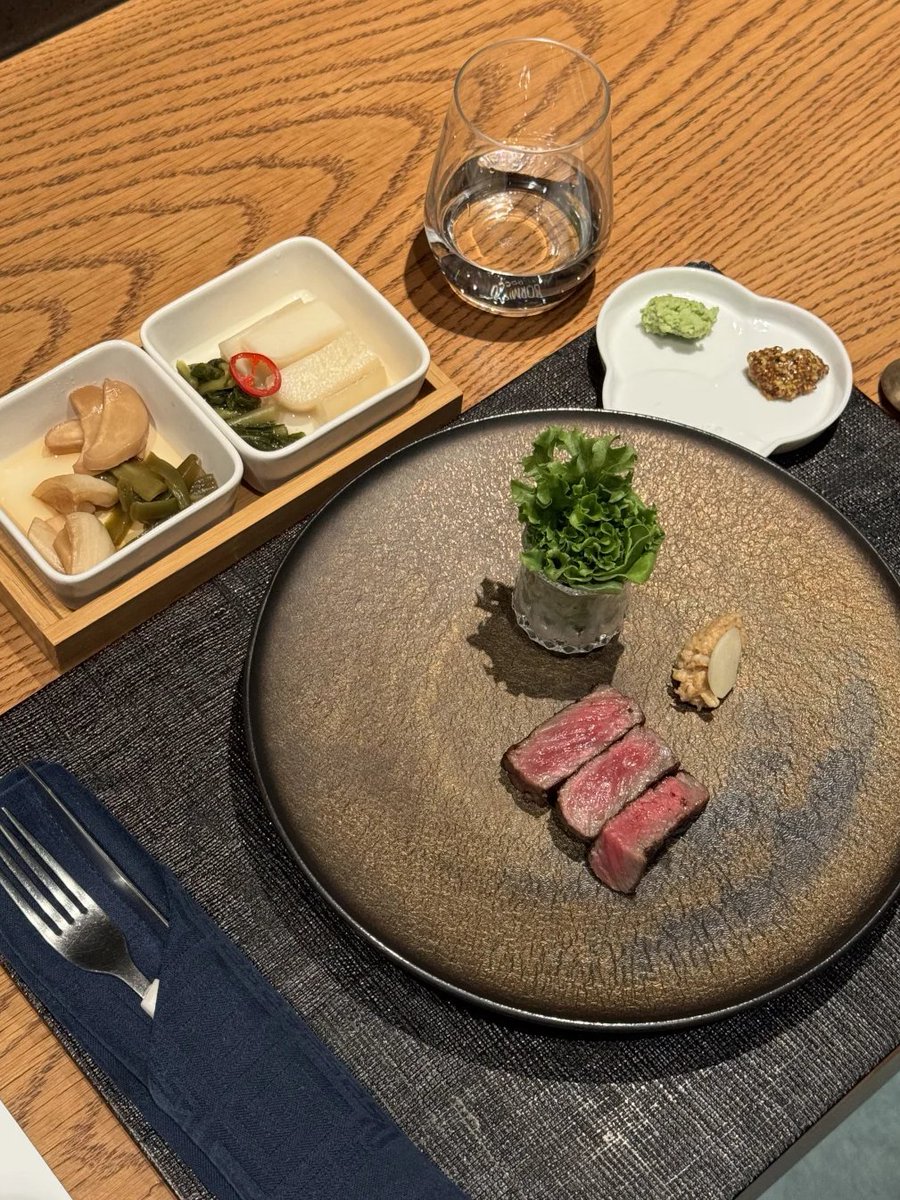 Annagfh's tweet photo. Food brings us together, one bite at a time! 🤝 https://t.co/K6SHUfg01b