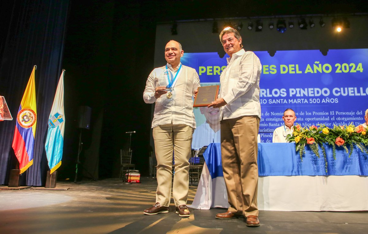 CarlosPinedoC's tweet photo. Todos estos homenajeados tenemos algo en común: el amor por Santa Marta. Gracias a @HoyDiarioMag por este reconocimiento ‘Santa Marta 500 Años’, que significa muchísimo para nuestra labor en la construcción de un nuevo tejido social que impulse a la ciudad en su quinto centenario. 

A todos los homenajeados: su dedicación y esfuerzo contribuyen al desarrollo y engrandecimiento de Santa Marta y el Magdalena. Ustedes son el reflejo y la inspiración de ser portavoces de una cultura ciudadana que inspire respeto, cuidado y orgullo por nuestra ciudad.