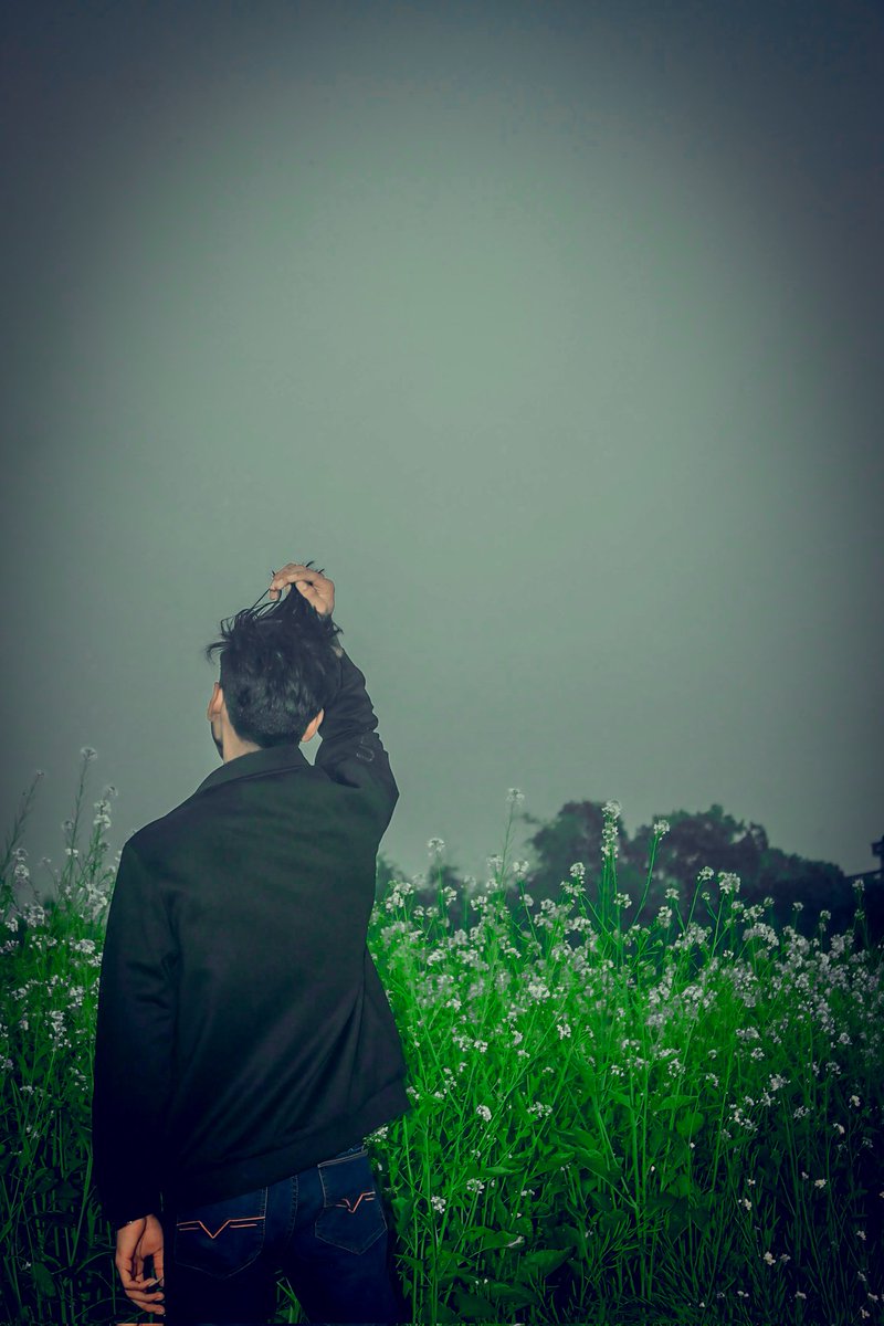 দূরের জিনিস আমি একটু কম দেখি, কেউ আমার থেকে দূরে সরে গেলে তাকে আর দেখিই না.!🖤🌸😔😔😔