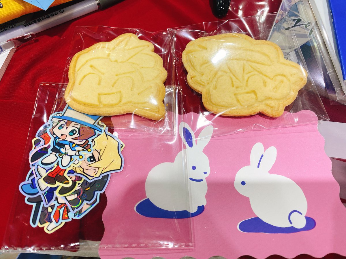 민밍님이 주신 너므나도 귀여운 오도아오쿠키!!!와 스티커 . . .🥹🩷🩵🩷🩵🩷사진좀 잘 찍을걸 아흑 ㅜㅜㅜ정말감사합니다 이걸 어케 먹지   <a href="/o_omome/">민밍</a>